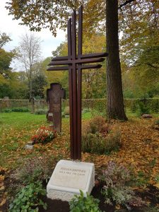 Grabkreuz Verbundenheit wurde aufgestellt am Westfriedhof München