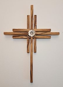 Wandkreuz aus Eiche Altholz